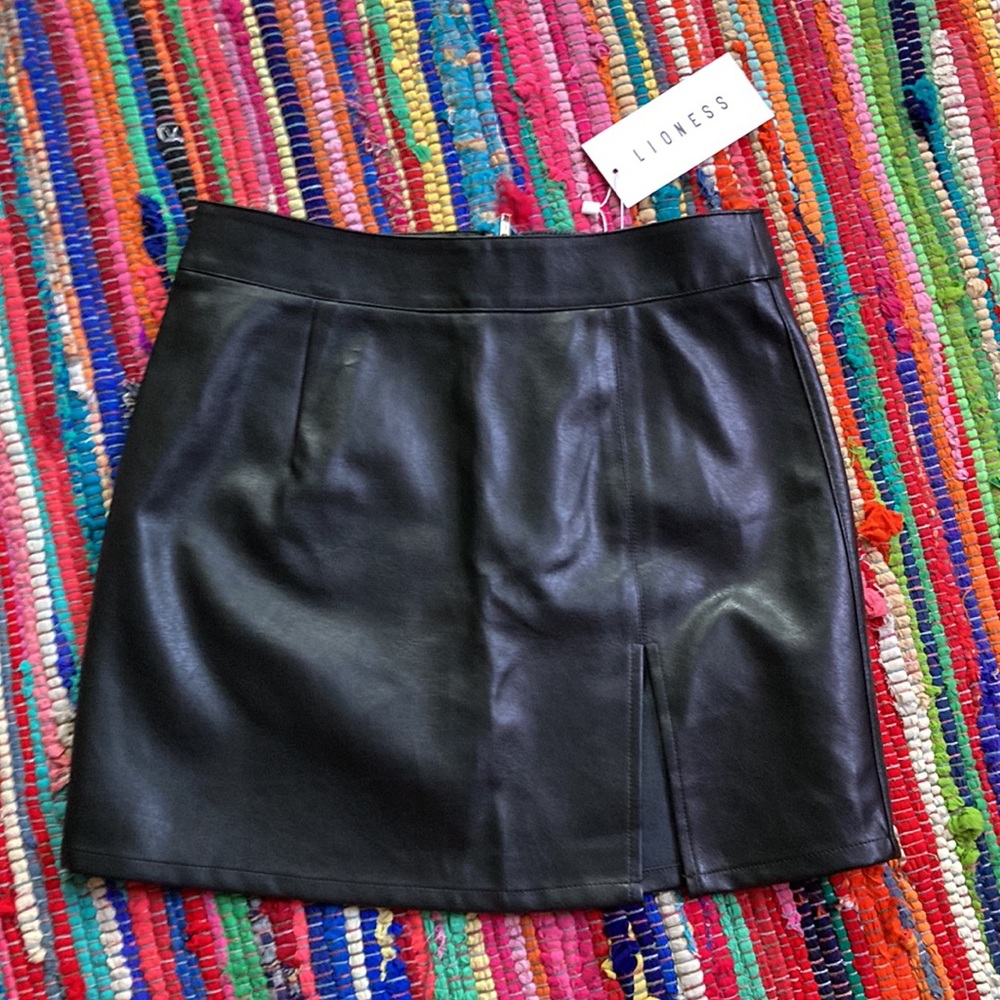 Lioness RIZZO Black Faux Leather Mini Skirt w/ Thigh Slit + Back Zipper Size 4